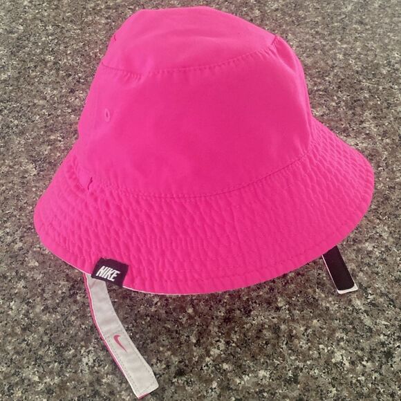 NIKE White LOGO Swoosh Bucket Hat with Strap reversible - Picture 5 of 5